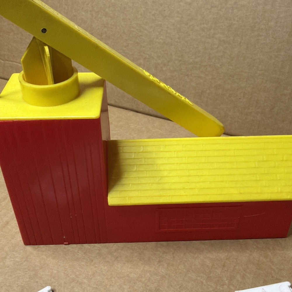 Vintage Play Doh Fun Factory Toy Extruder With 11 Attachments - Picture 9 of 9